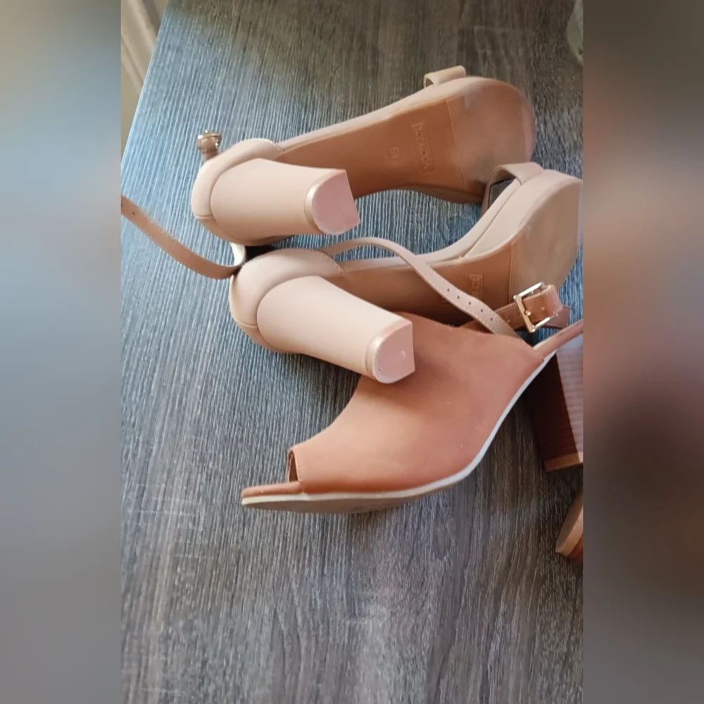 (GREAT DEAL ) 2 Pairs Of Women's Tan Heels Size 6 1/2 - Picture 2 of 7